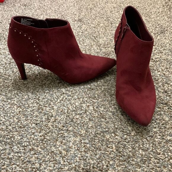 Liz Claiborne Flex Form Booties, Faux Suede, Burgundy, Size 6 - Picture 3 of 12
